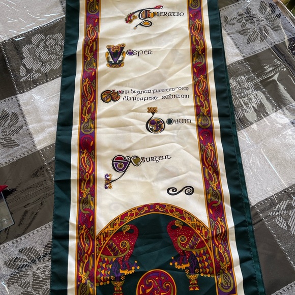 Book Of Kells Celtic Scarf Womans Ireland  Oblong Colorful - Picture 4 of 4